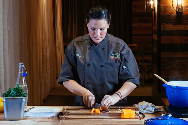 A restaurant employee featured inside of a Wisetail LMS (Learning Management System).