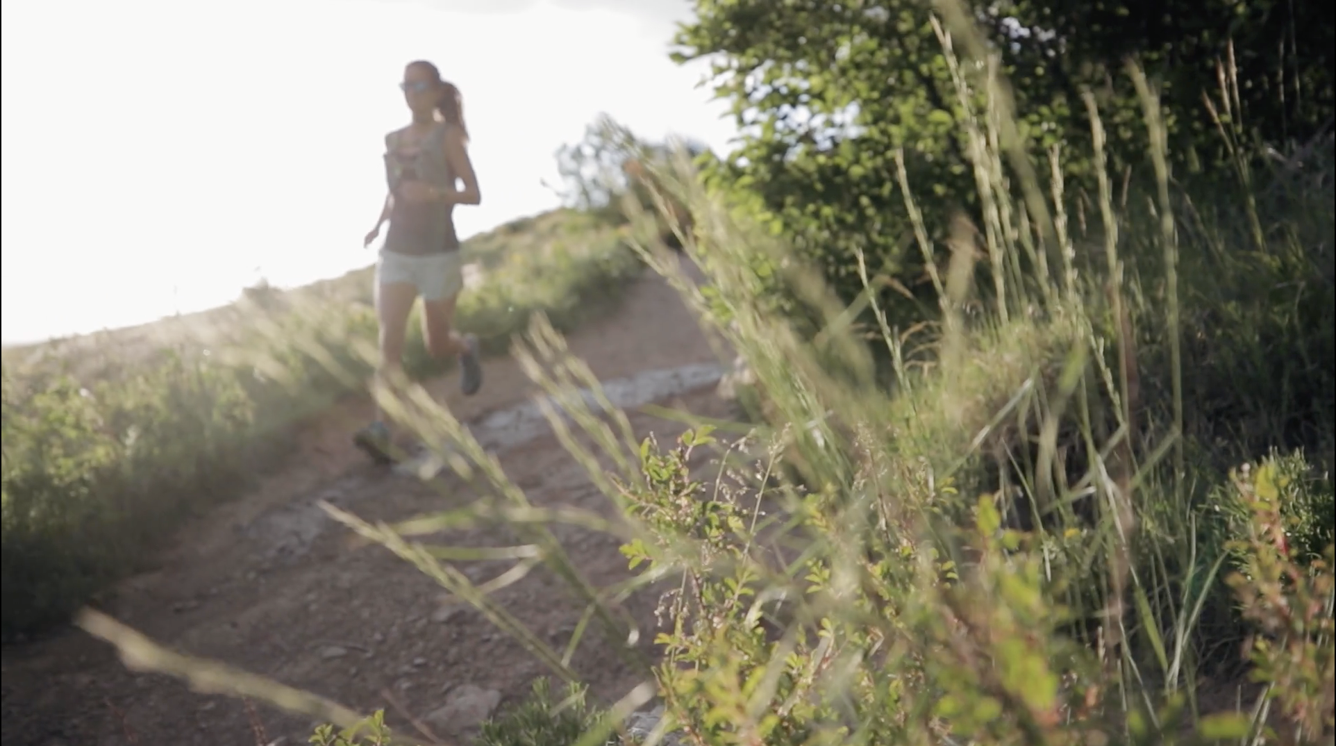 lana dalton running down a dirt trail