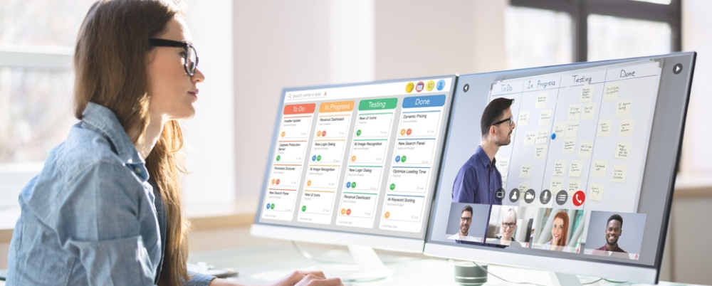 Woman collaborating remotely with team to manage change in the workplace.